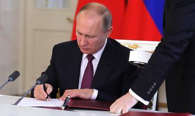 Владимир Путин - Владимир Путин подписал закон об увеличении штрафов за неповиновение силовикам - og.ru