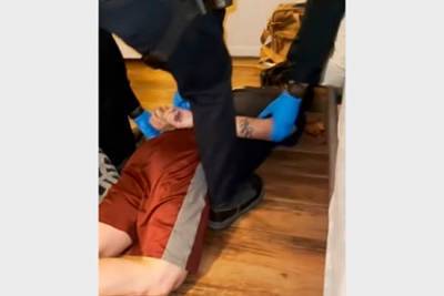 Полицейские в США вновь придушили мужчину коленом и довели его до смерти - lenta.ru - США - шт. Калифорния - Los Angeles