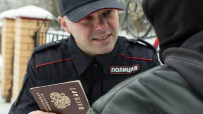 Владислава Грин - Танцевавшего на братской могиле полуголого студента задержали в Волгограде - nation-news.ru - Волгоград