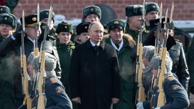 Владимир Путин - Дмитрий Песков - Песков объяснил нахождение Путина на морозе без шапки - iz.ru - Москва