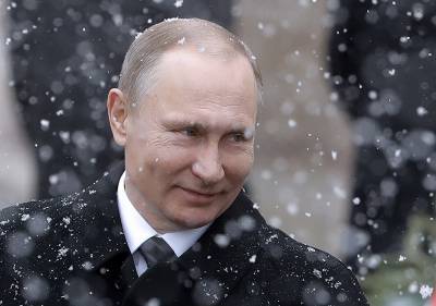 Владимир Путин - Дмитрий Песков - Песков прокомментировал появление Путина на морозе без шапки - tvc.ru