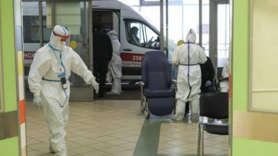 В Петербурге за сутки коронавирусом заболело 909 человек - delovoe.tv - Санкт-Петербург - Петербург