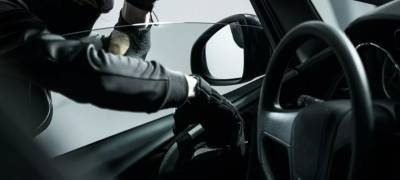 Рецидивист во дворе Петрозаводска дернул ручку авто и обогатился на 20 тысяч рублей - stolicaonego.ru - Петрозаводск - район Прионежский - республика Карелия
