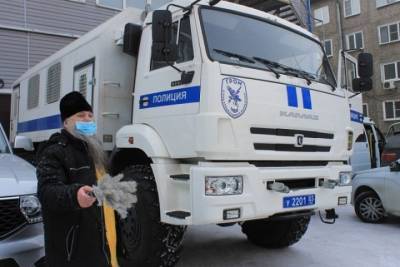 Новосибирский иеромонах об освящении автозаков в Бурятии: «Церковь абсолютно срослась с властью» - tayga.info - Новосибирск - респ.Бурятия