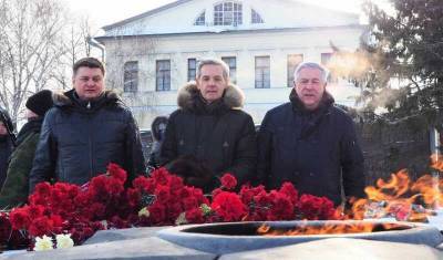Владимир Путин - Дмитрий Медведев - Андрей Турчак - «Единая Россия» провела всероссийскую акцию «Защитим память героев» - nashgorod.ru - Москва - Санкт-Петербург