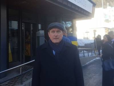 Сергей Стерненко - Владимир Фесенко - Критически отношусь к нашей судебной системе. Но агрессивные протесты, как вчера на Банковой, – еще хуже - gordonua.com - Украина