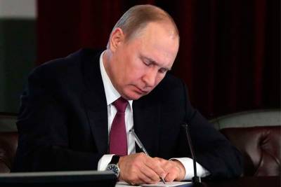 Путин подписал закон, ужесточающий проведение митингов в России - apral.ru