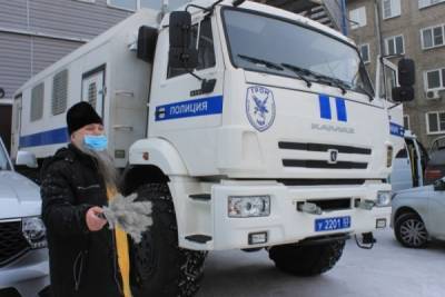Священник объяснил, для чего освящают автозаки - govoritmoskva.ru - Москва - Улан-Удэ - Иваново