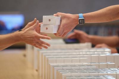 Тим Кук - Apple обошла Samsung по продажам смартфонов - lenta.ru - США