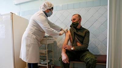 Александр Скичко - Украина начала вакцинацию от коронавируса - iz.ru - Англия - Черкасская обл.