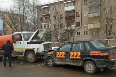 Причиной ДТП на Советской улице в Костроме стала смерть водителя - kostroma.mk.ru - Кострома