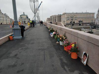 Дмитрий Гудков - Илья Яшин - Борис Немцов - Мэрия Москвы пообещала не мешать возложению цветов к мемориалу Немцова - kasparov.ru - Москва