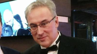 Андрей Норкин - Ведущий Норкин подколол россиянок анекдотом про 23 Февраля - nation-news.ru