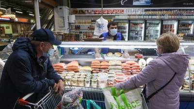 Эксперты заявили о снижении среднего чека покупок в России в январе на 7,4% - russian.rt.com - Москва - Санкт-Петербург