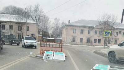 На оживлённом перекрёстке в Воронеже грузовик растерял пластиковые окна - gorcom36.ru - Воронеж - Воронежская обл.
