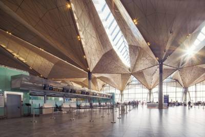 В Пулково самолет ослепил фарами работника аэропорта - spb.mk.ru - Москва