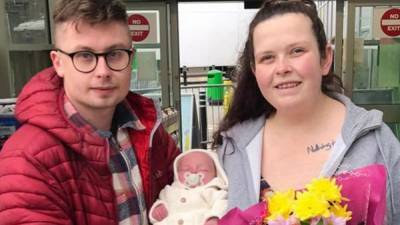 Женщина родила на стоянке супермаркета: она не знала, что беременна - 24tv.ua - Англия