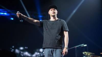 Сергей Стерненко - Андрей Хлывнюк - Лидер "Бумбокса" Андрей Хлывнюк публично поддержал Сергея Стерненко: видео - 24tv.ua - Одесса