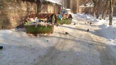 За домом на Докучаева, 4, образовалась стихийная свалка - penzainform.ru