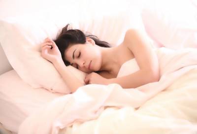 Косметолог рассказала о правилах здорового сна - online47.ru