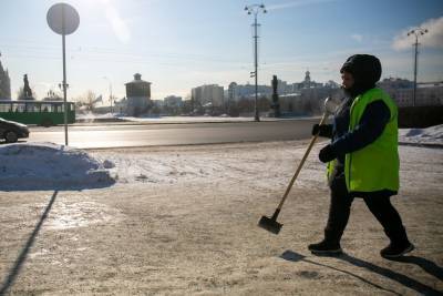 На Урале не хватает дворников: количество вакансий выросло в 2,5 раза - znak.com - Екатеринбург - Свердловская обл. - Первоуральск