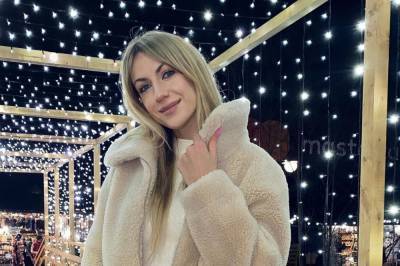 Элина Свитолина - Алеся Никитюк - Леся Никитюк - Неугомонная Никитюк в крохотных шортиках раскорячилась прямо на полу: "Сейчас будем до утра..." - sport.politeka.net
