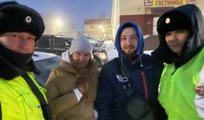 Тюменские автоинспекторы помогли 19-летнему водителю выбраться из снежного перемета - nashgorod.ru - Новосибирск - Тюмень - Тюменская обл. - Сургут - Омск