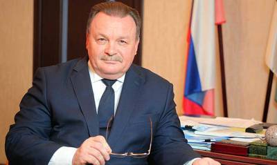 Адольф Гитлер - Оперативники в ходе обыска у главы курганского Росреестра нашли экстремистскую литературу - og.ru - Курганская обл. - Курган