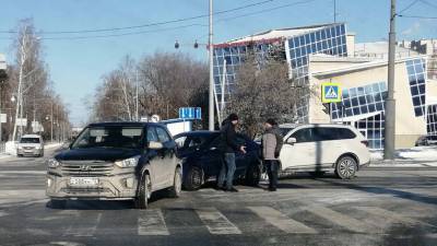 В Тюмени из-за ДТП на пересечении Ямской — Аккумуляторной собирается пробка - nashgorod.ru - Тюмень