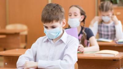 У половины перенесших COVID-19 детей симптомы коронавируса сохраняются месяцами - 5-tv.ru - Англия - Рим