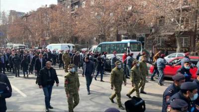 Никол Пашинян - Моя отставка – не решение проблемы: Пашинян вышел на площадь Республики - vesti.ru - Ереван