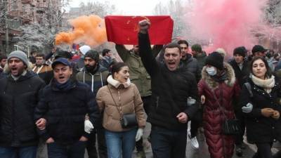Владимир Путин - Дмитрий Песков - Никола Пашинян - «Призываем к спокойствию»: в Кремле прокомментировали ситуацию в Армении - 5-tv.ru - Армения