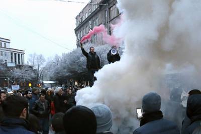 Никол Пашинян - Араик Арутюнян - В Нагорном Карабахе отреагировали на попытку военного переворота в Армении - lenta.ru - Ереван