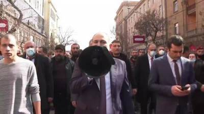 Роберт Кочарян - Никола Пашинян - В Ереване протестующие заметили пролетевший над одной из центральных площадей города военный самолёт - argumenti.ru - Армения - Ереван - Нагорный Карабах - Карабах