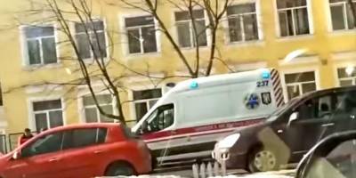 «Снимал какое-то видео»: в Киеве подросток выпрыгнул из окна лицея — соцсети - nv.ua - Киев
