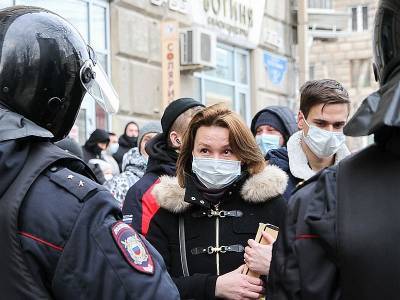 Владимир Путин - Лев Пономарев - Навальный - Готовится новая провокация, как с Навальным: Пономарев предрек массовые протесты весной - sobesednik.ru