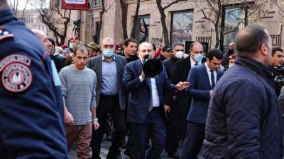 Никол Пашинян - Оник Гаспарян - Пашинян сообщил, что останавливает уличные акции и призывает оппозицию начать консультации - news-front.info - Армения - Ереван