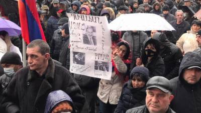 Никола Пашинян - Лидер армянской оппозиции призвал граждан забаррикадировать здание парламента - inforeactor.ru - Ереван