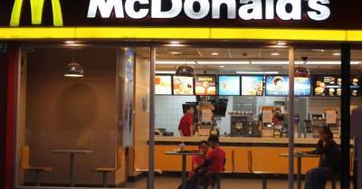 Руководство McDonaldʼs шпионит за сотрудниками, требующими повышения зарплаты — СМИ - delo.ua