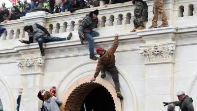 Дональд Трамп - И.о. начальника полиции Капитолия дает показания о беспорядках 6 января - golos-ameriki.ru