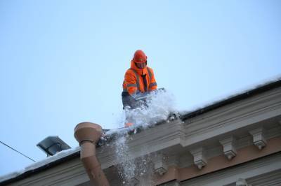В Петербурге от снега очистили 70% крыш - neva.today - Санкт-Петербург