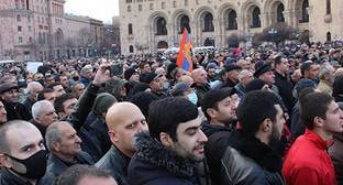 Никола Пашинян - Политологи сочли возможным вмешательство армии в конфликт оппозиции с Пашиняном - kavkaz-uzel.eu - Ереван