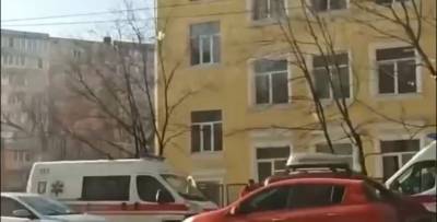 Падение школьника из окна лицея 25.02.2021 - ребенок выпал из окна на третьем этаже из-за непонимания с учителем трудов - ТЕЛЕГРАФ - telegraf.com.ua - Киев - Одесса