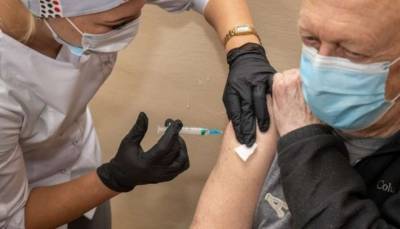 На Днепропетровщине начали вакцинацию от COVID-19 - lenta.ua