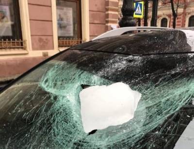 Петербургские автомобилисты жалуются на глыбы льда, падающие на машины - neva.today - Санкт-Петербург