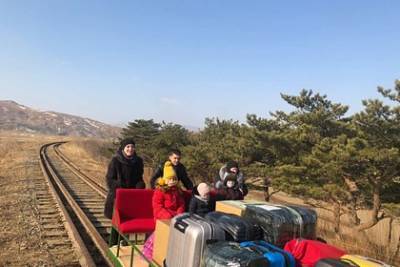 Уехавшие из Северной Кореи на самодельной дрезине дипломаты отправились в Москву - lenta.ru - Москва - КНДР - Владивосток