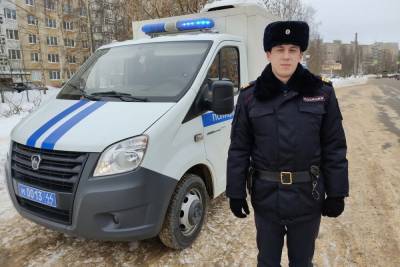 Полиция с народом: костромской полицейский задержал хулиганов благодаря помощи прохожих - kostroma.mk.ru - Кострома