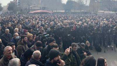 Вадим Наумов - Противники власти в Армении стягиваются к зданию парламента - nation-news.ru - Ереван