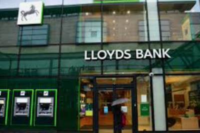 Квартальная доналоговая прибыль Lloyds упала почти в 2 раза, но оказалась лучше прогнозов - take-profit.org - Англия