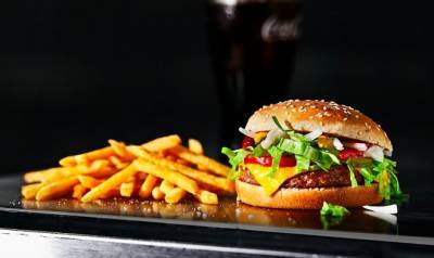 McDonald’s начала открытое тестирование растительных бургеров - rusjev.net - Швеция - Дания